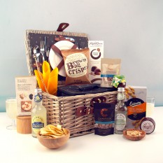 Hampers and Gifts to the UK - Send the Picnic for Two with Soft Drinks and Savouries