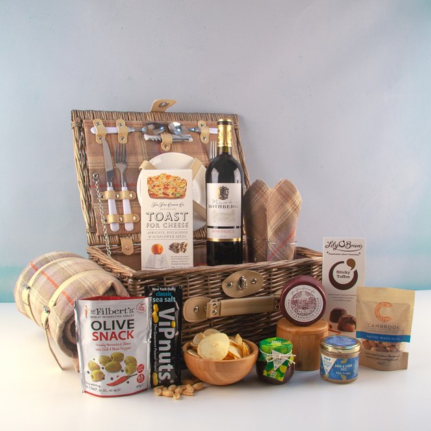 Hampers and Gifts to the UK - Send the Picnic For Two with Wine and Cheese