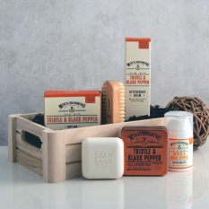 Hampers and Gifts to the UK - Send the Mens Grooming Kit - Retro Style