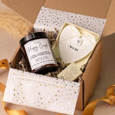 Hampers and Gifts to the UK - Send the Personalised Happy Couple Candle & Keepsake Ring Dish