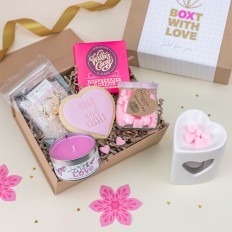 Hampers and Gifts to the UK - Send the Geranium and Anise With Love Gift Box 