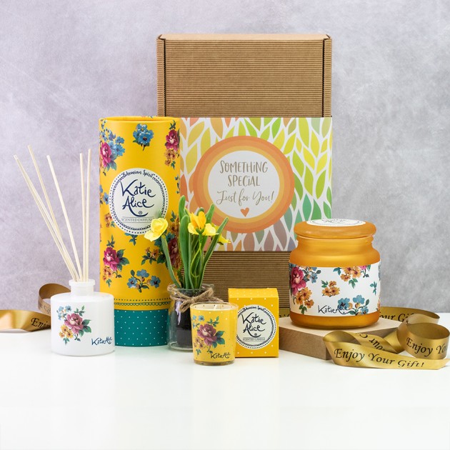 Hampers and Gifts to the UK - Send the  Vintage Floral Aromas Gift Box
