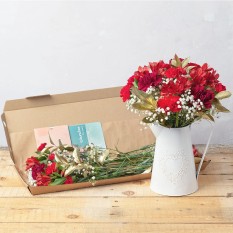 Hampers and Gifts to the UK - Send the Christmas Wishes Letterbox Flowers