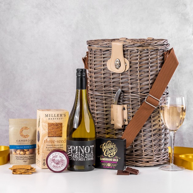 Hampers and Gifts to the UK - Send the Wine and Nibbles Picnic Hamper