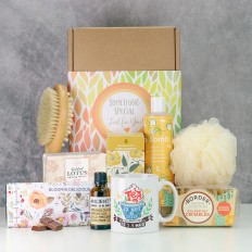 Hampers and Gifts to the UK - Send the Bloomin Delicious Tea and Pamper Gift Set
