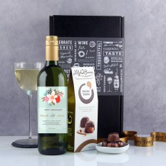 Hampers and Gifts to the UK - Send the Personalised Anniversary Wine Gift Vintage Style